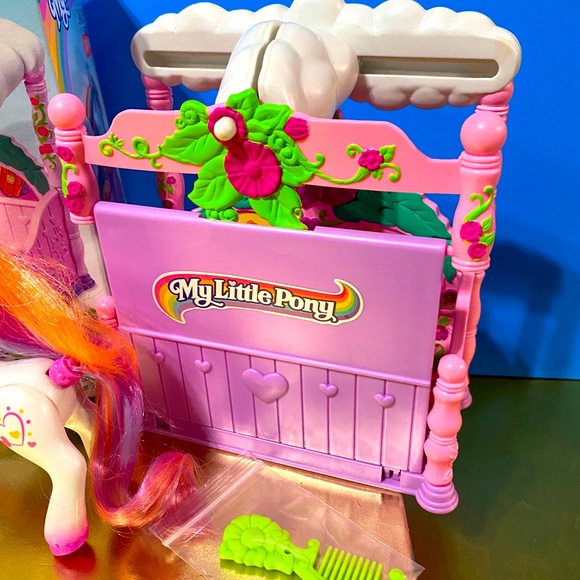 MY LITTLE PONY G2 VINTAGE 1997 CANOPY BED WITH LIGHT HEART PONY MAGIC PL… - Picture 11 of 16